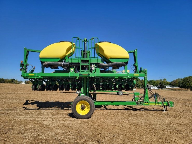 2021-john-deere-1745-image-2