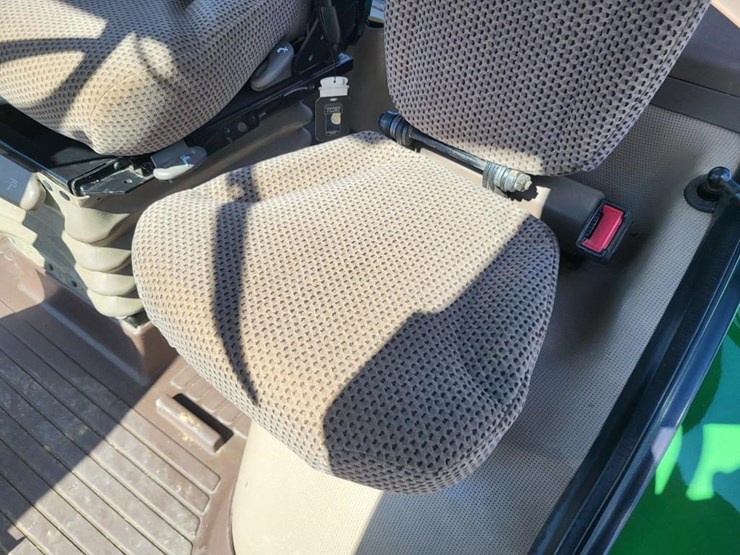 2011-john-deere-8235r-image-62