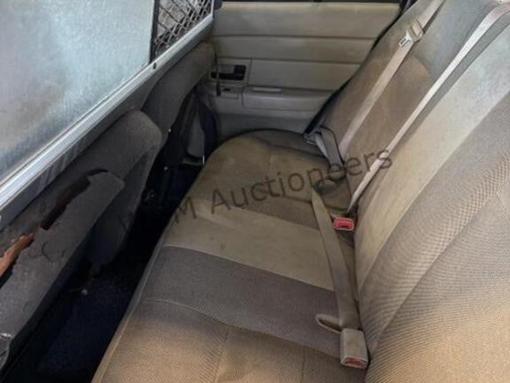 2009-ford-crown-victoria-sdn-image-26