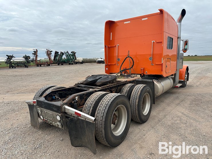 2009-peterbilt-389-image-5