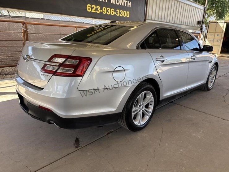 2016-ford-taurus-se-sdn-image-7