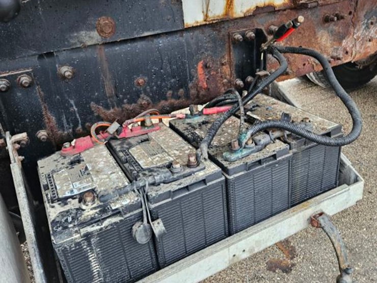 1999-freightliner-fld120-image-27