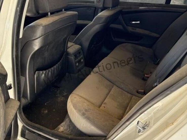 2008-bmw-528i-sdn-image-23