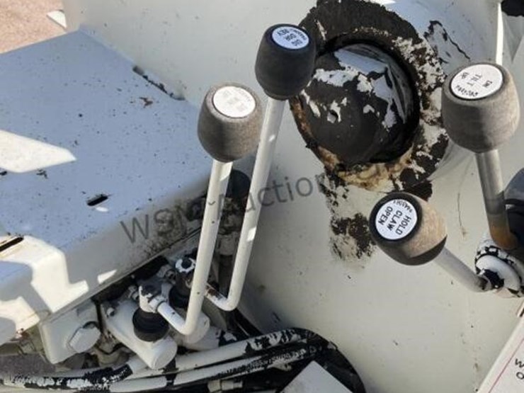 2011-freightliner-m2-digger-derrick-image-15