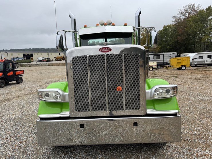 2014-peterbilt-384-image-2
