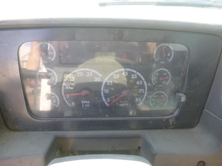 2009-sterling-lt9500-image-18