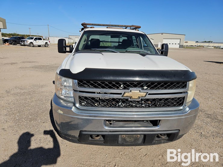 2011-chevrolet-silverado-3500-image-2