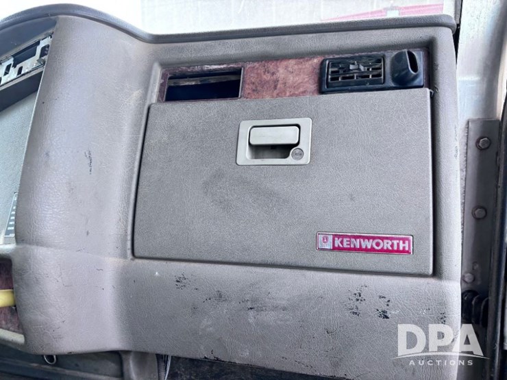 2005-kenworth-t300-image-60