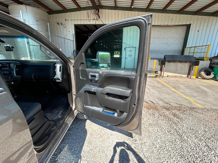 2015-chevrolet-silverado-image-29