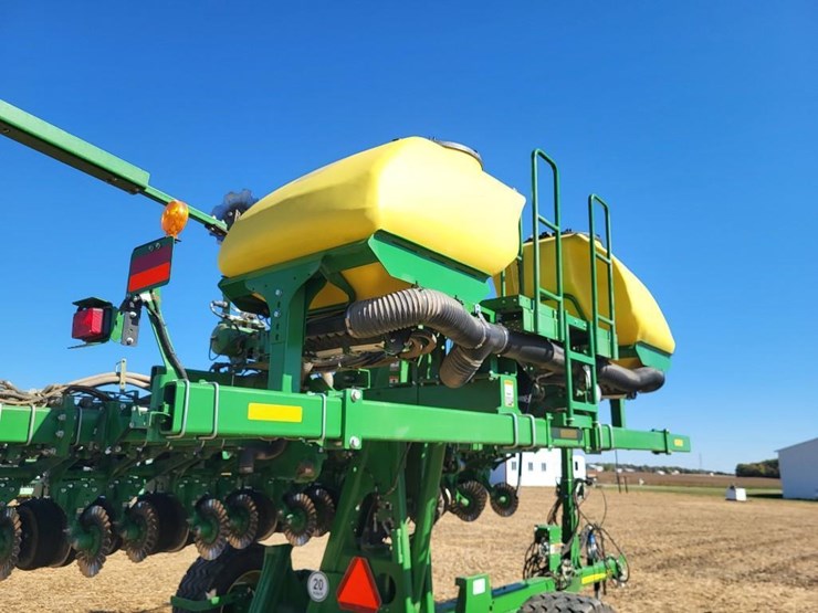 2021-john-deere-1745-image-35