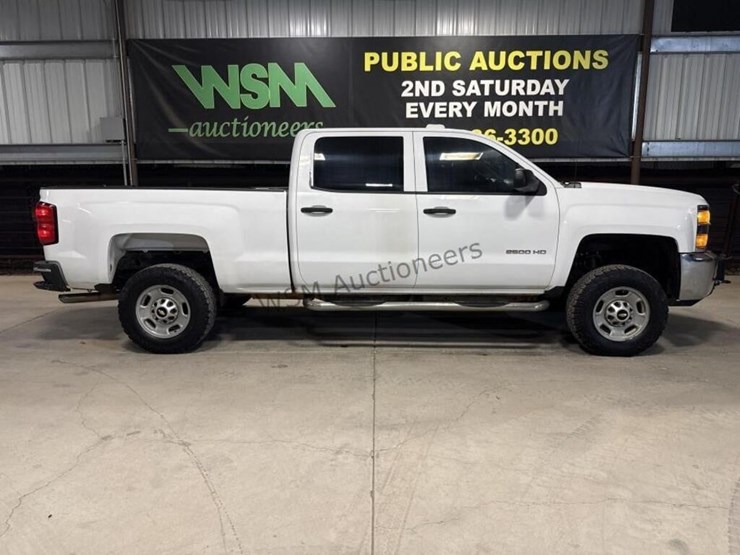 2015-chevrolet-silverado-2500hd-image-1