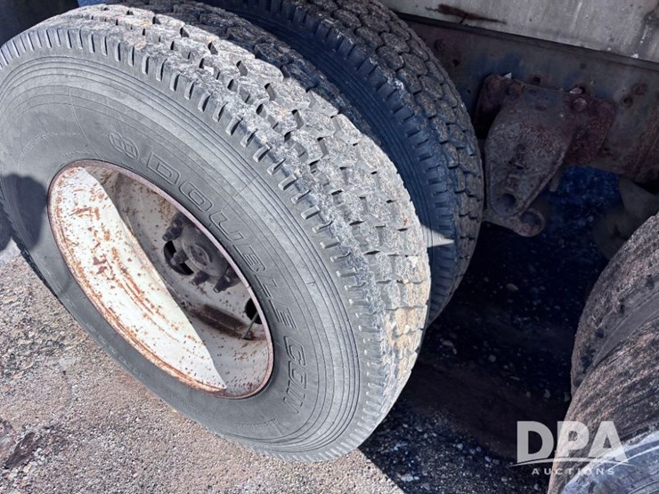 2003-volvo-10-image-51