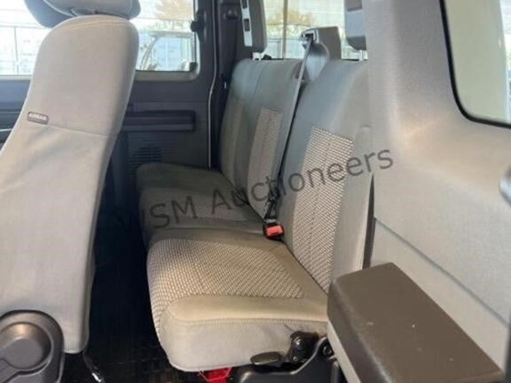 2013-ford-f550-image-23