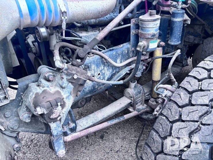 2001-freightliner-fld112-image-52