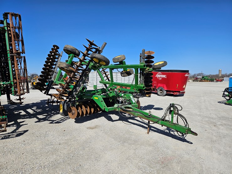 2010-john-deere-637-image-1