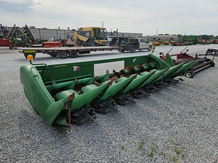 2017-john-deere-608c-image-12