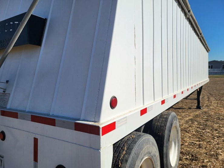 2021-lime-city-equipment-steel-tandem-axle-semi-hopper-trailer---one-owner-image-38