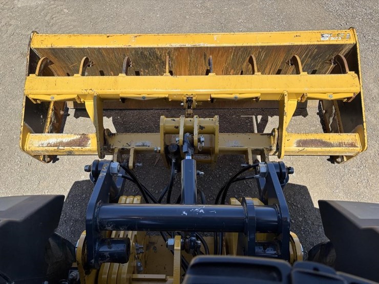 2018-deere-210l-image-39