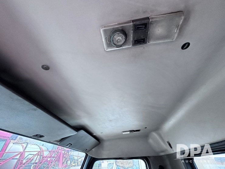 2003-volvo-10-image-77