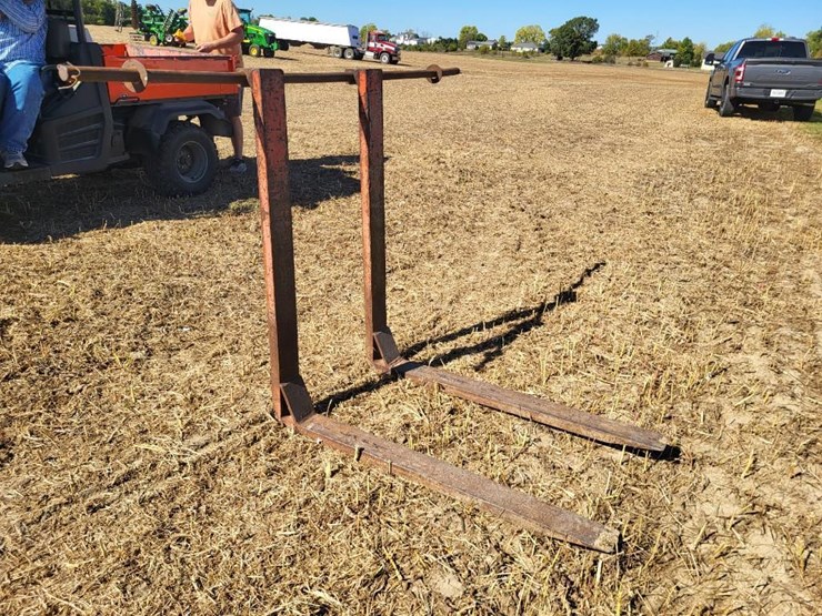 42"-pallet-forks-off-of-john-deere-310c-loader-backhoe-image-3