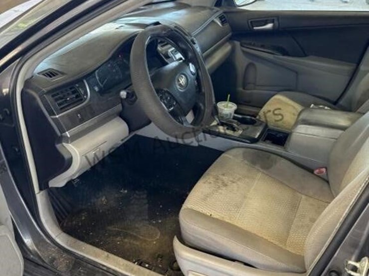 2014-toyota-camry-sdn-image-20