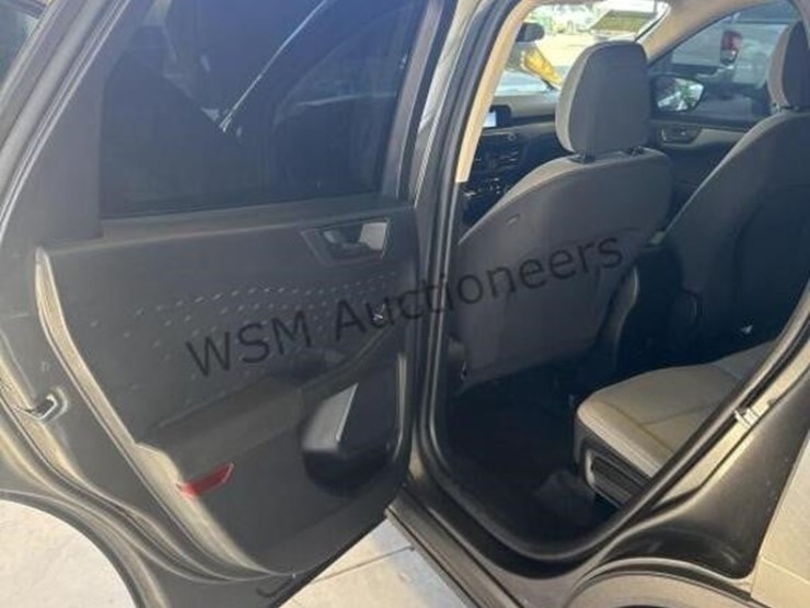 2020-ford-escape-image-24