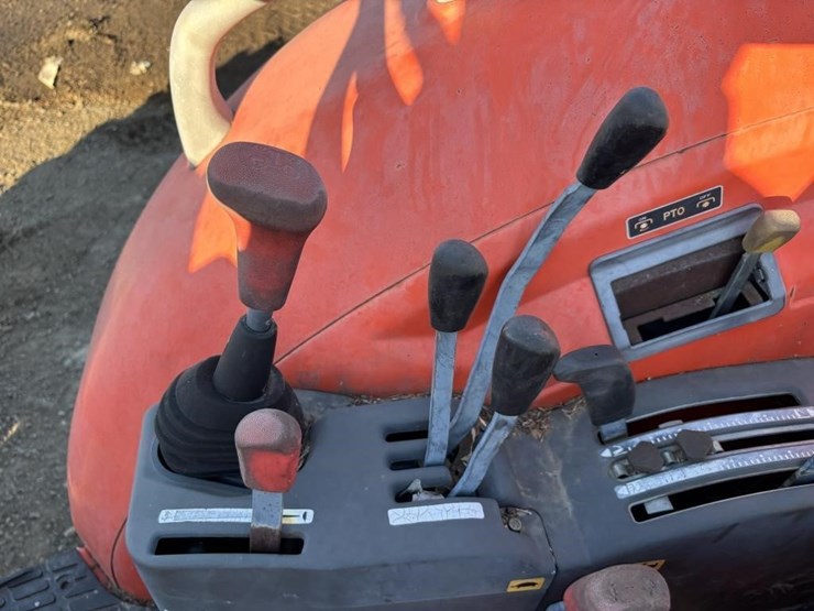 2006-kubota-m6040-image-30