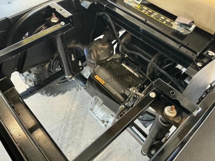 2011-e-z-go-st-sport-image-8