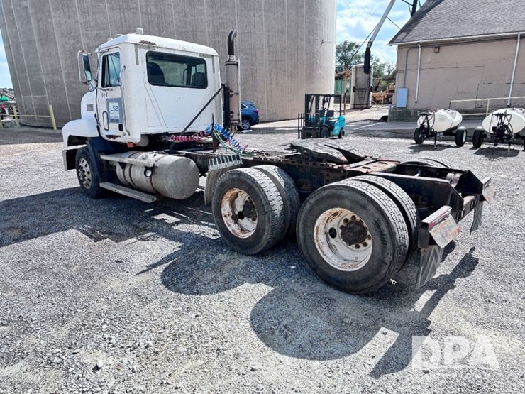 1993-mack-ch613-image-13