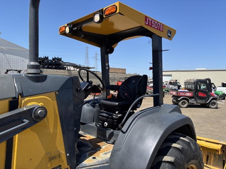 2018-deere-210l-image-30