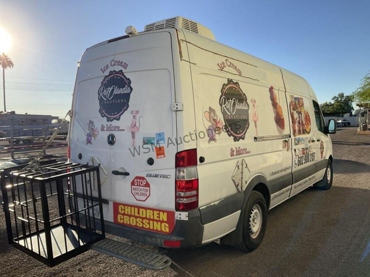 2011-mercedes-benz-sprinter-catering-van-image-5