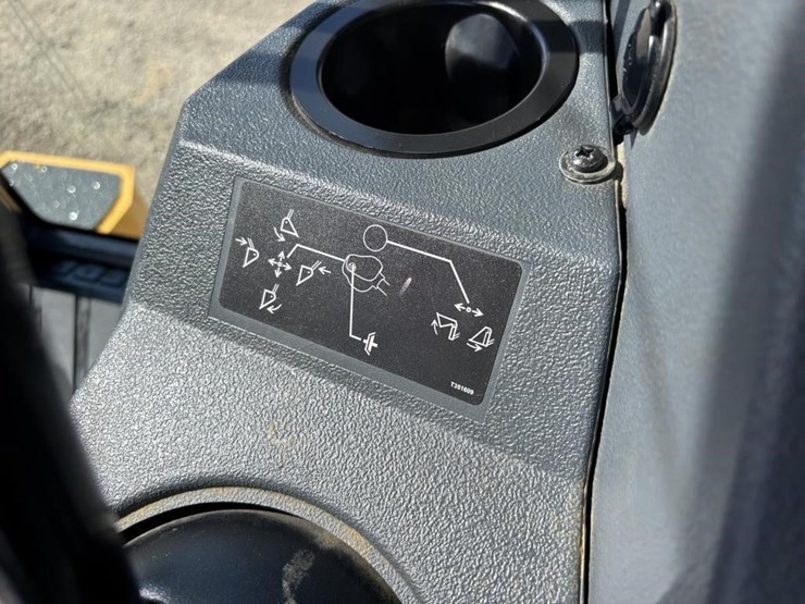 2020-deere-310l-ep-image-39