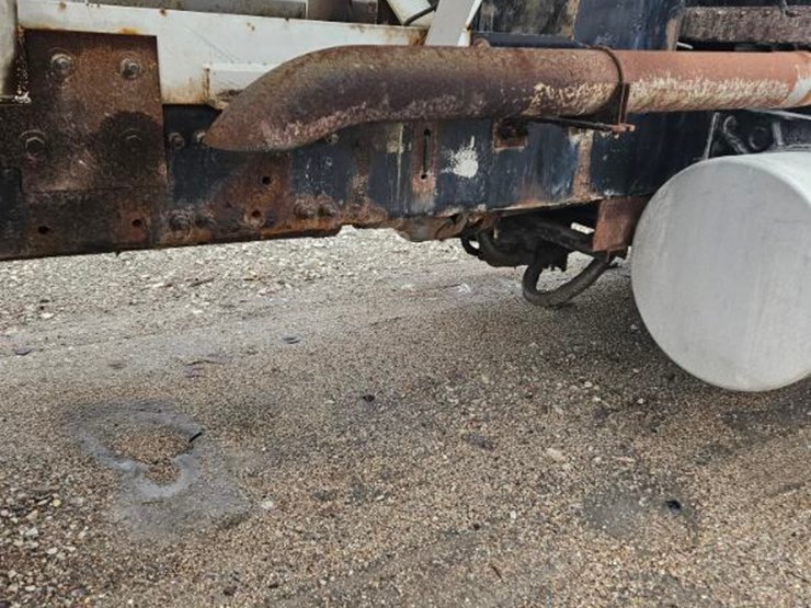 1999-freightliner-fld120-image-13