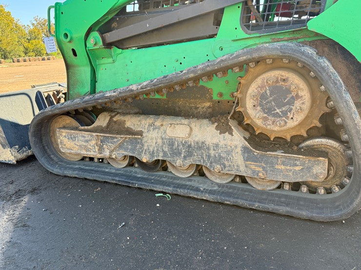 2017-bobcat-t740-image-9