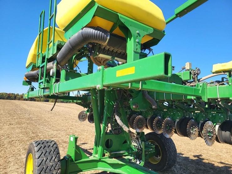 2021-john-deere-1745-image-39