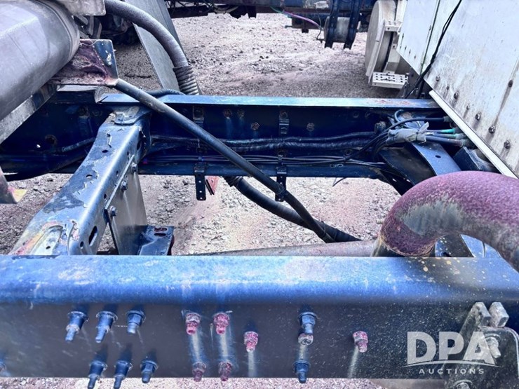 2005-kenworth-t300-image-38