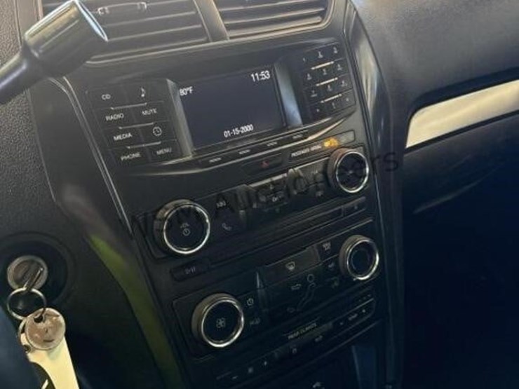 2016-ford-explorer-image-18