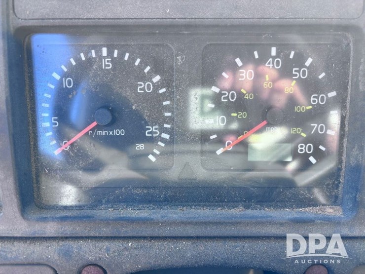 2003-volvo-10-image-105