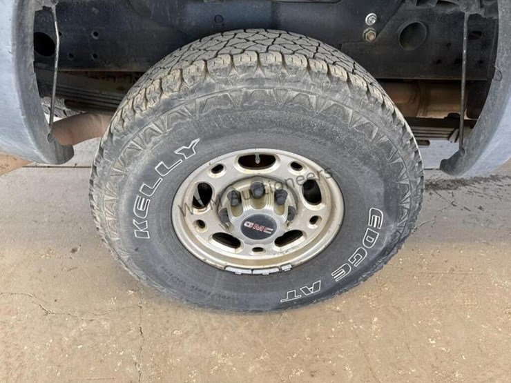 2002-gmc-sierra-2500hd-image-8