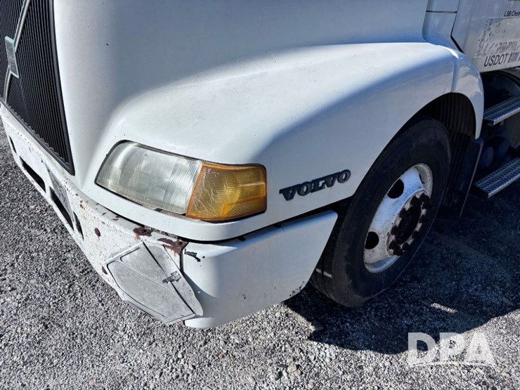 2003-volvo-10-image-19