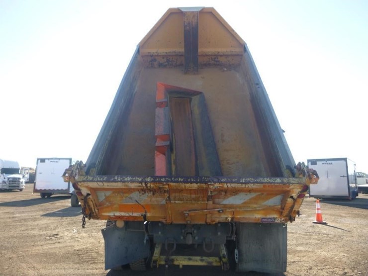 2001-freightliner-fl70-image-8