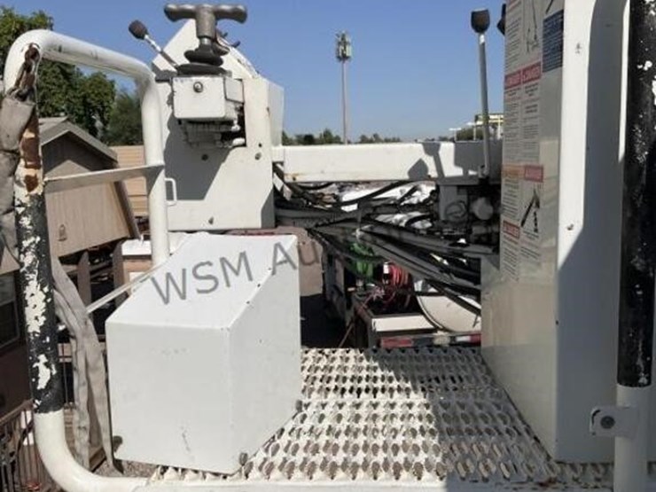 2011-freightliner-m2-digger-derrick-image-14