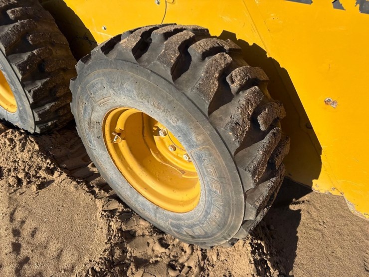 caterpillar-242d-image-9