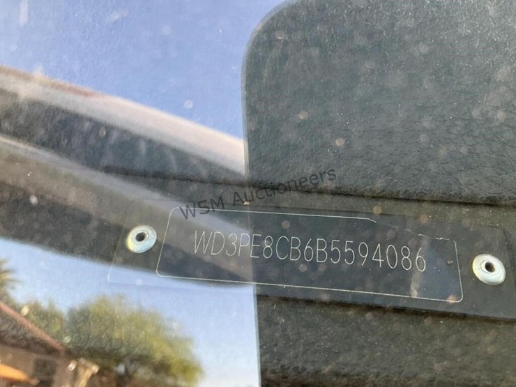 2011-mercedes-benz-sprinter-catering-van-image-15