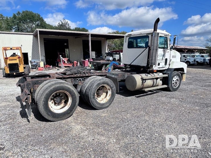 1993-mack-ch613-image-8