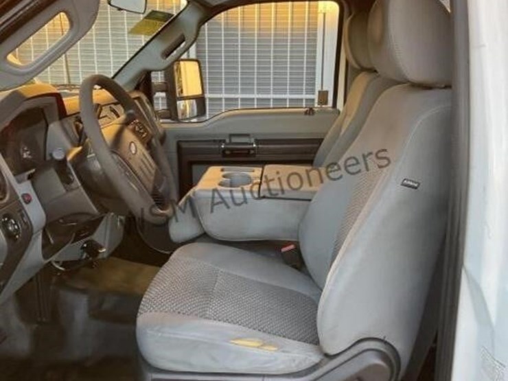 2013-ford-f550-image-27