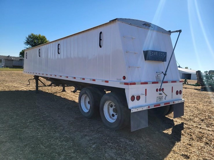 2021-lime-city-equipment-steel-tandem-axle-semi-hopper-trailer---one-owner-image-5
