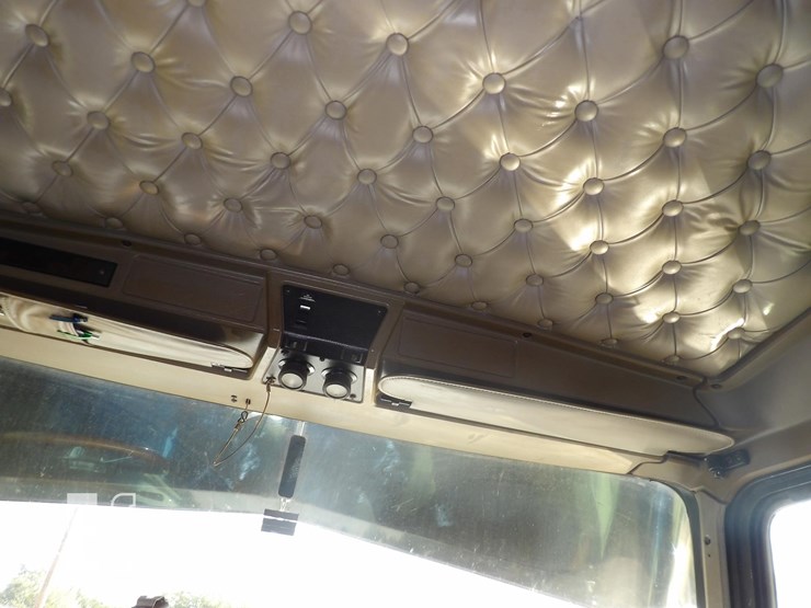 2005-kenworth-w900l-image-29