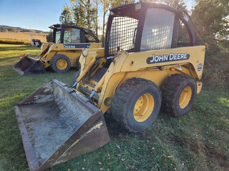 2005-john-deere-250-image-3
