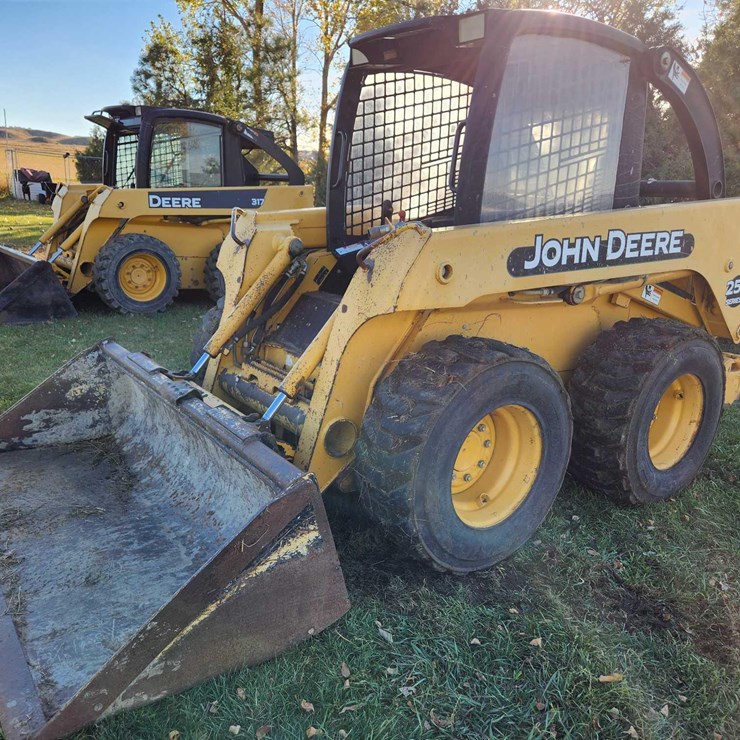 2005 JOHN DEERE 250